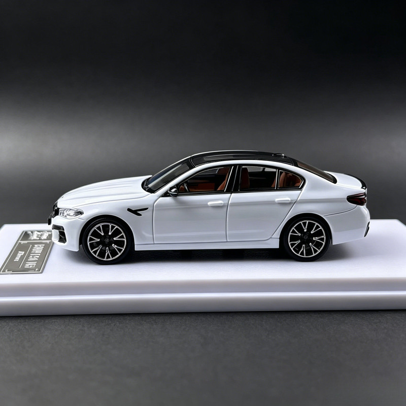 Modelo Howie 1/64 NOVO BMW M5  - Kids Toys Boys avaliação e preço